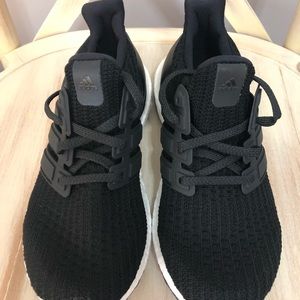 Woman’s running shoes: Adidas ULTRABOOST SHOES